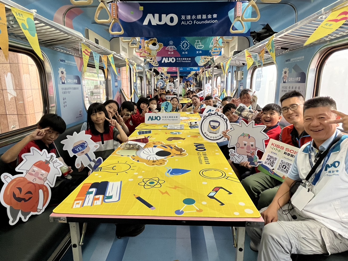 5001拉斯维加斯永續基金會參與「臺灣科普環島列車」，設計基礎科學車廂課程，以「淨零碳排和永續能源」為主題，讓學生透過創意實驗認識淨零知識，以及思考生活中的減碳行為